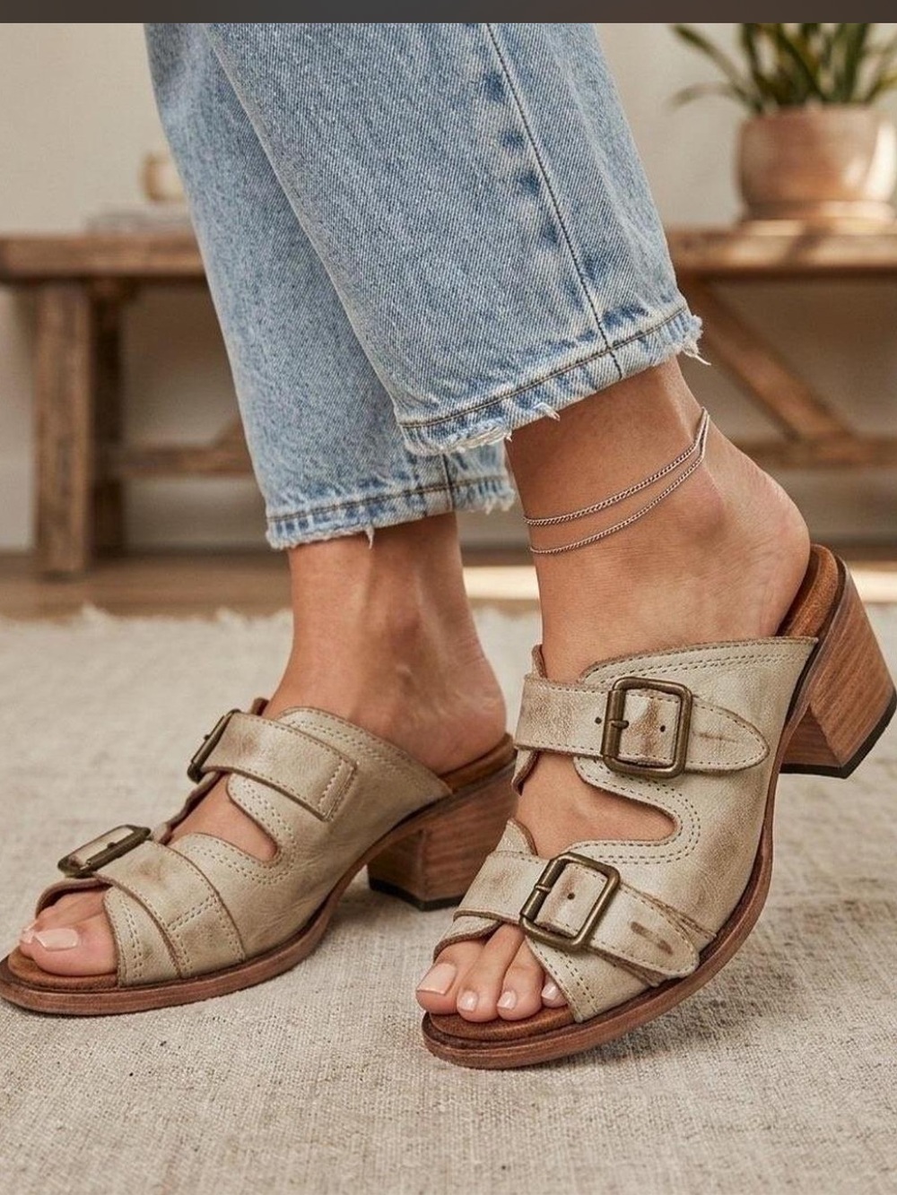 Freebird by Steven Caprice Leather Mules Distressed Bone sandal sandals Size 8